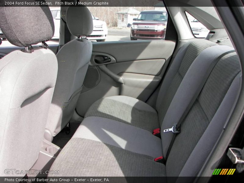Pitch Black / Medium Graphite 2004 Ford Focus SE Sedan