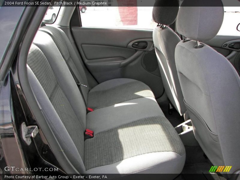 Pitch Black / Medium Graphite 2004 Ford Focus SE Sedan