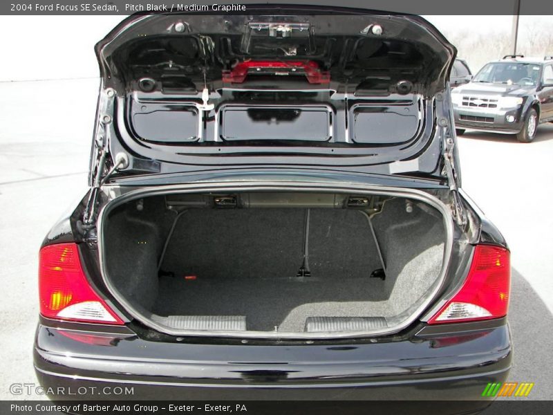 Pitch Black / Medium Graphite 2004 Ford Focus SE Sedan