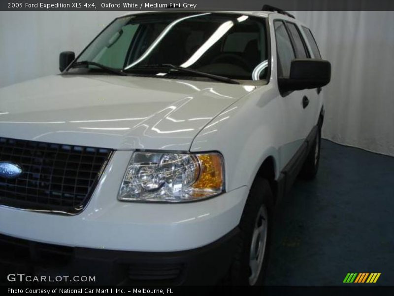 Oxford White / Medium Flint Grey 2005 Ford Expedition XLS 4x4