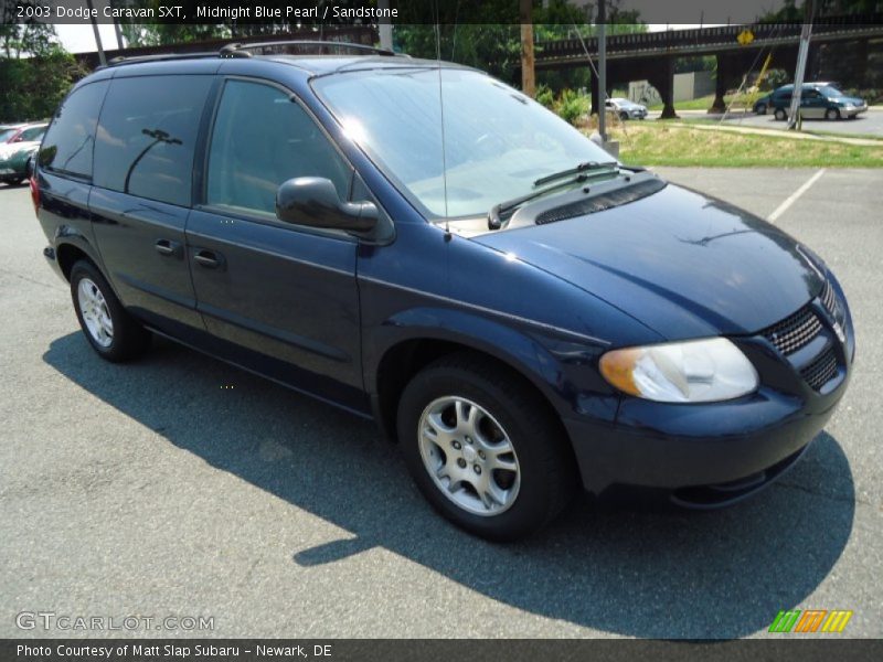 Front 3/4 View of 2003 Caravan SXT