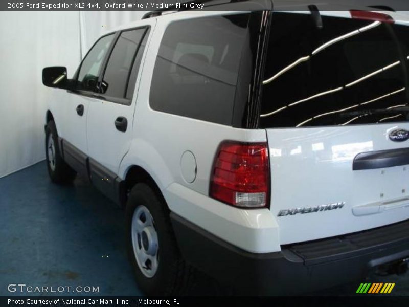 Oxford White / Medium Flint Grey 2005 Ford Expedition XLS 4x4