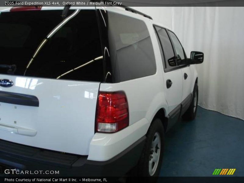 Oxford White / Medium Flint Grey 2005 Ford Expedition XLS 4x4