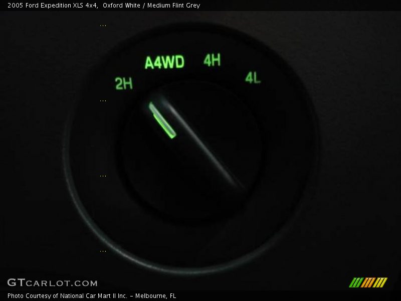 Oxford White / Medium Flint Grey 2005 Ford Expedition XLS 4x4
