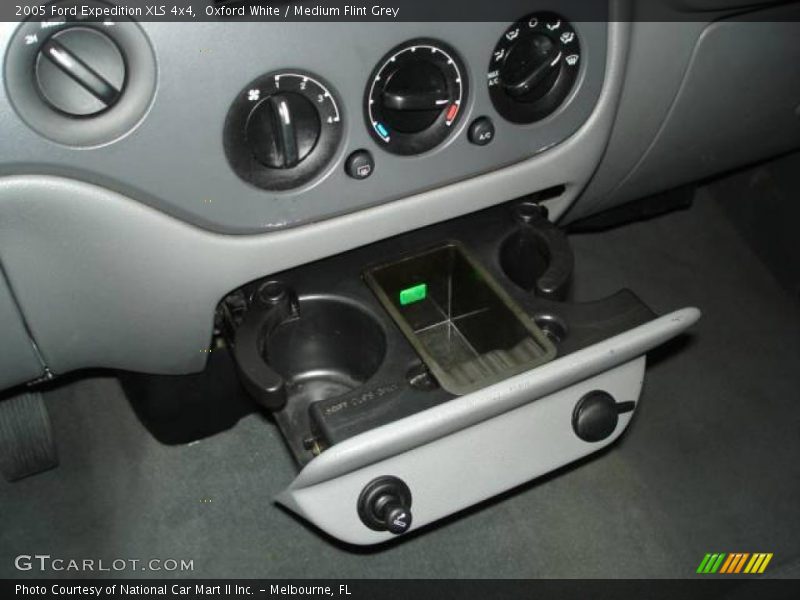 Oxford White / Medium Flint Grey 2005 Ford Expedition XLS 4x4