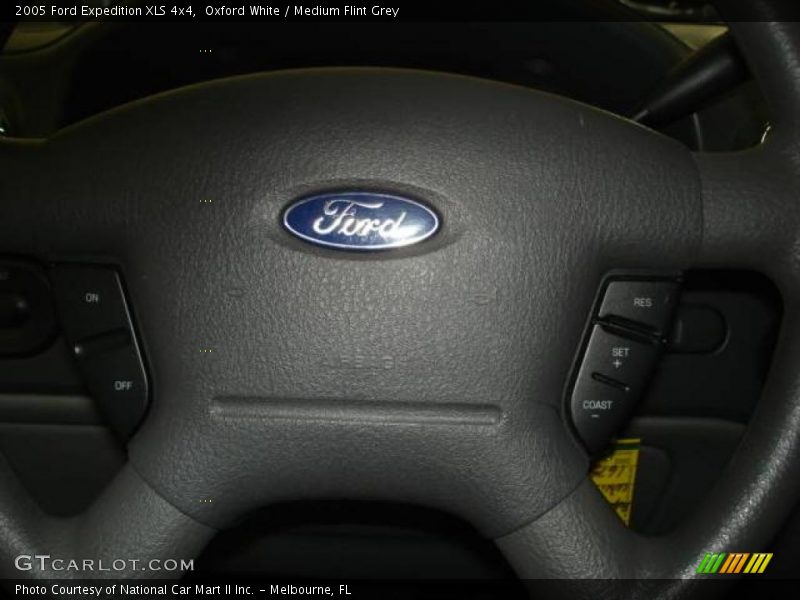 Oxford White / Medium Flint Grey 2005 Ford Expedition XLS 4x4