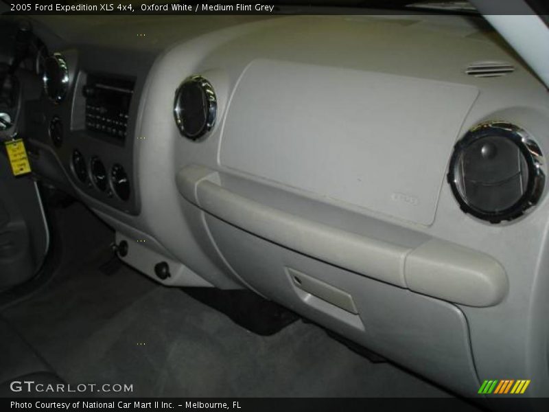 Oxford White / Medium Flint Grey 2005 Ford Expedition XLS 4x4