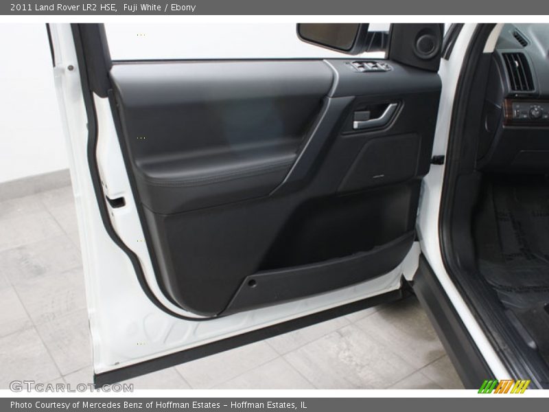 Fuji White / Ebony 2011 Land Rover LR2 HSE