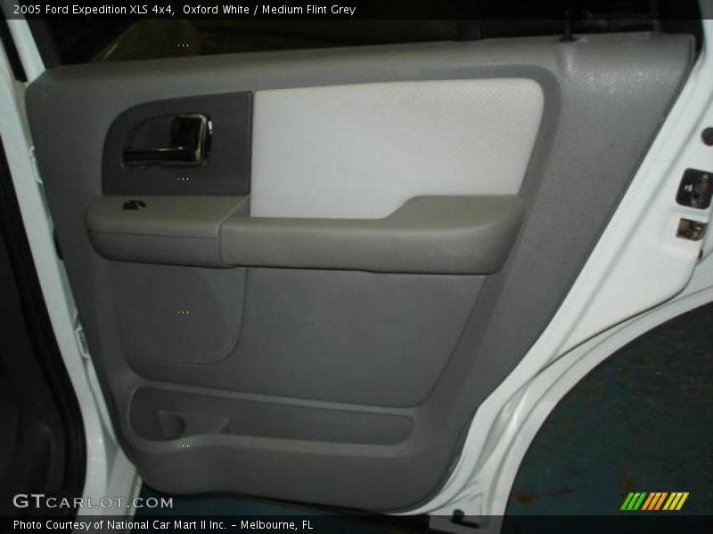 Oxford White / Medium Flint Grey 2005 Ford Expedition XLS 4x4