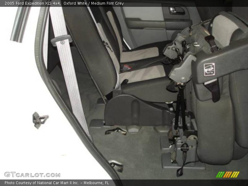 Oxford White / Medium Flint Grey 2005 Ford Expedition XLS 4x4