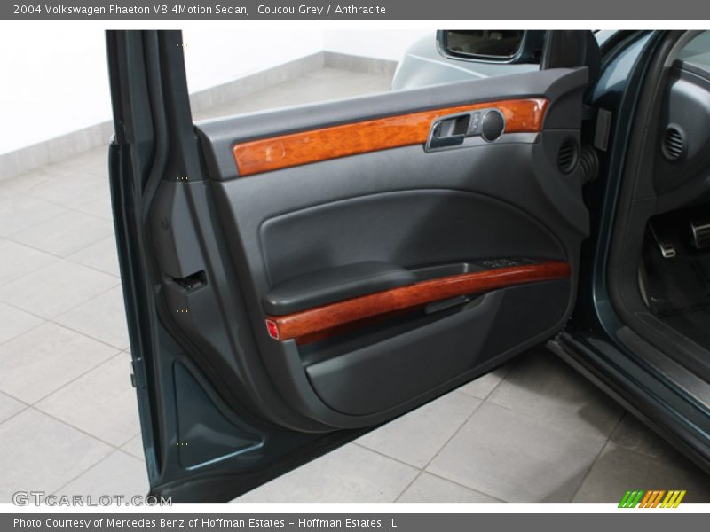 Coucou Grey / Anthracite 2004 Volkswagen Phaeton V8 4Motion Sedan