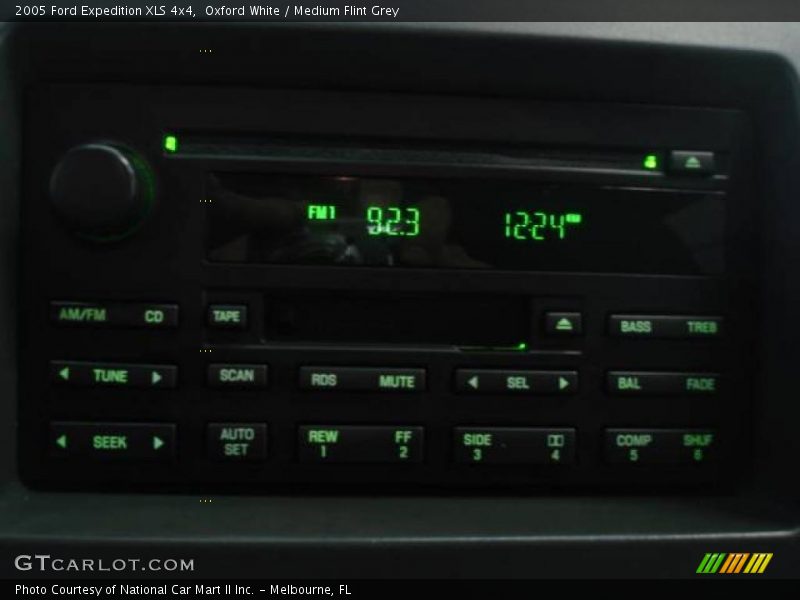 Oxford White / Medium Flint Grey 2005 Ford Expedition XLS 4x4