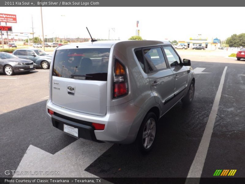 Bright Silver / Black Soul Logo Cloth 2011 Kia Soul +