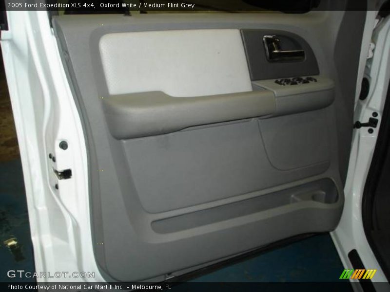 Oxford White / Medium Flint Grey 2005 Ford Expedition XLS 4x4