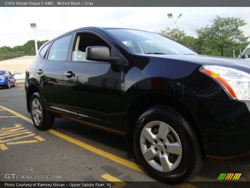 Wicked Black / Gray 2009 Nissan Rogue S AWD