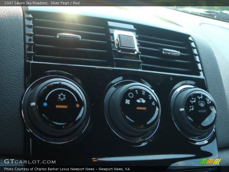 Silver Pearl / Red 2007 Saturn Sky Roadster