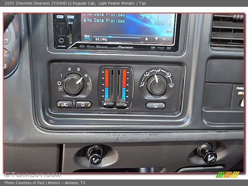 Controls of 2003 Silverado 2500HD LS Regular Cab