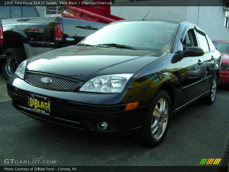 Pitch Black / Charcoal/Charcoal 2005 Ford Focus ZX4 ST Sedan