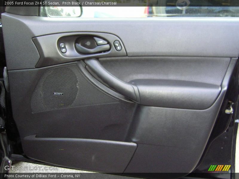 Pitch Black / Charcoal/Charcoal 2005 Ford Focus ZX4 ST Sedan