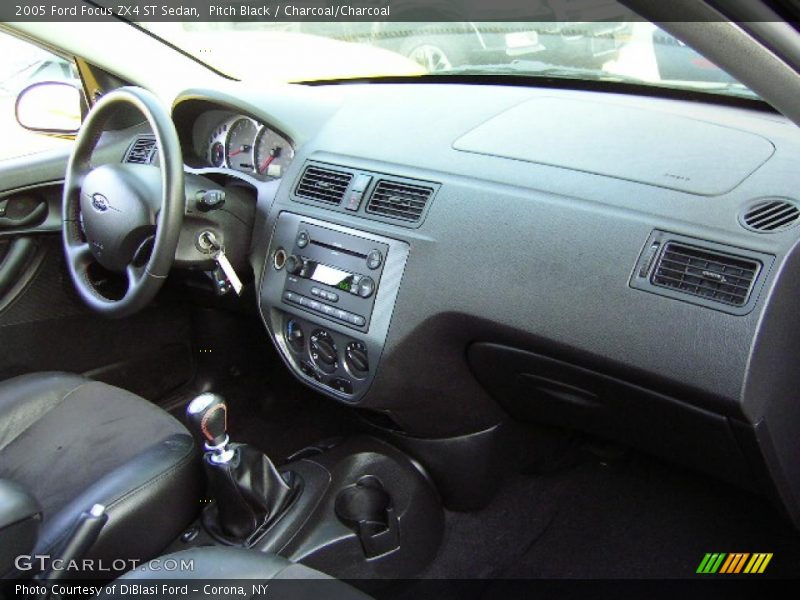 Pitch Black / Charcoal/Charcoal 2005 Ford Focus ZX4 ST Sedan