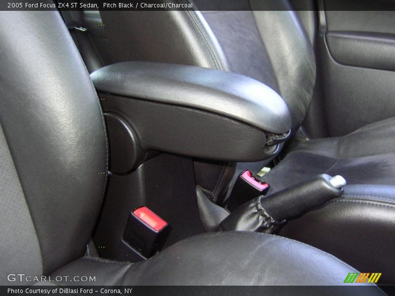 Pitch Black / Charcoal/Charcoal 2005 Ford Focus ZX4 ST Sedan