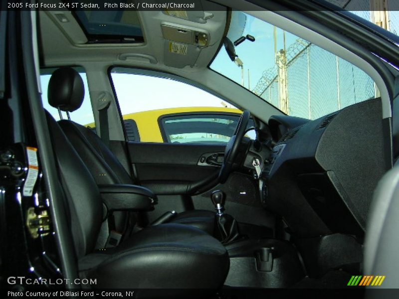 Pitch Black / Charcoal/Charcoal 2005 Ford Focus ZX4 ST Sedan