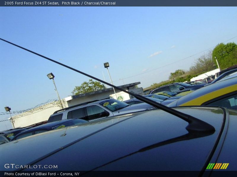 Pitch Black / Charcoal/Charcoal 2005 Ford Focus ZX4 ST Sedan