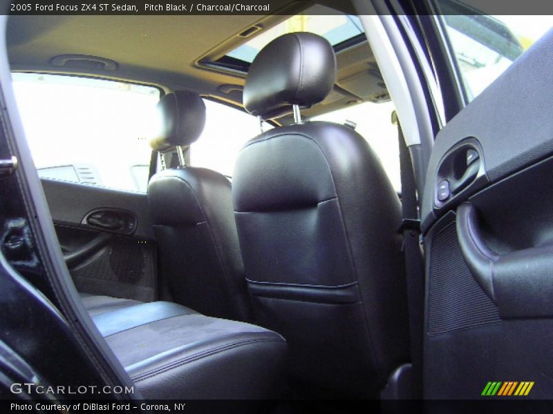 Pitch Black / Charcoal/Charcoal 2005 Ford Focus ZX4 ST Sedan