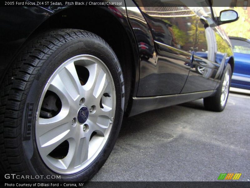 Pitch Black / Charcoal/Charcoal 2005 Ford Focus ZX4 ST Sedan