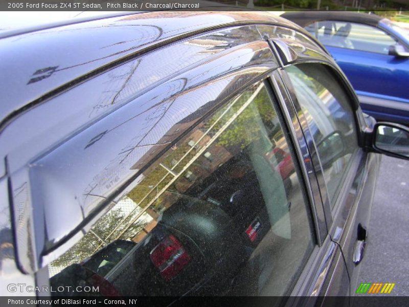 Pitch Black / Charcoal/Charcoal 2005 Ford Focus ZX4 ST Sedan