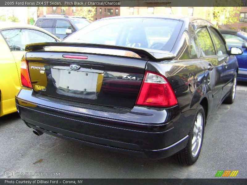 Pitch Black / Charcoal/Charcoal 2005 Ford Focus ZX4 ST Sedan