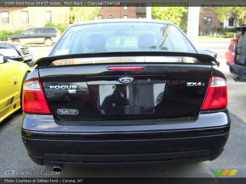 Pitch Black / Charcoal/Charcoal 2005 Ford Focus ZX4 ST Sedan