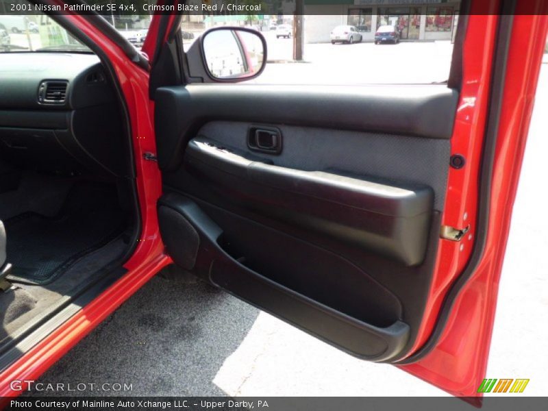 Crimson Blaze Red / Charcoal 2001 Nissan Pathfinder SE 4x4