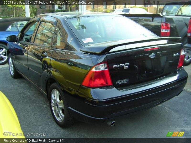Pitch Black / Charcoal/Charcoal 2005 Ford Focus ZX4 ST Sedan