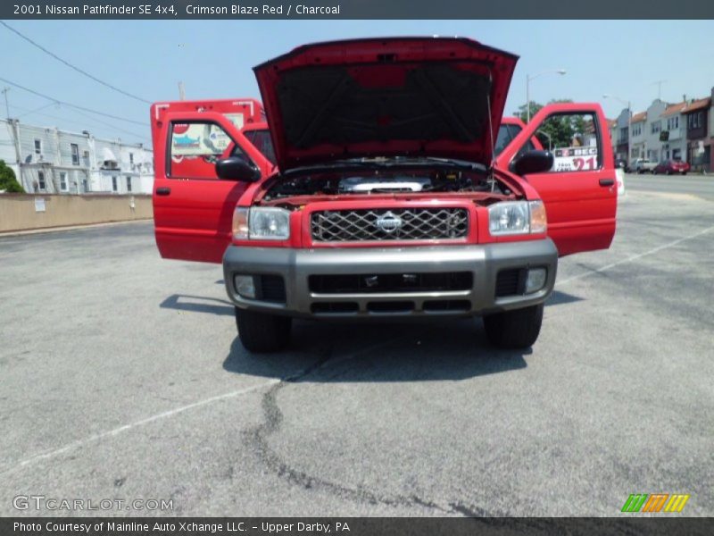 Crimson Blaze Red / Charcoal 2001 Nissan Pathfinder SE 4x4