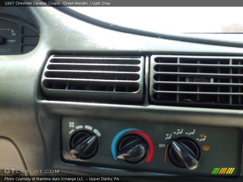 Green Metallic / Light Gray 1997 Chevrolet Cavalier Coupe