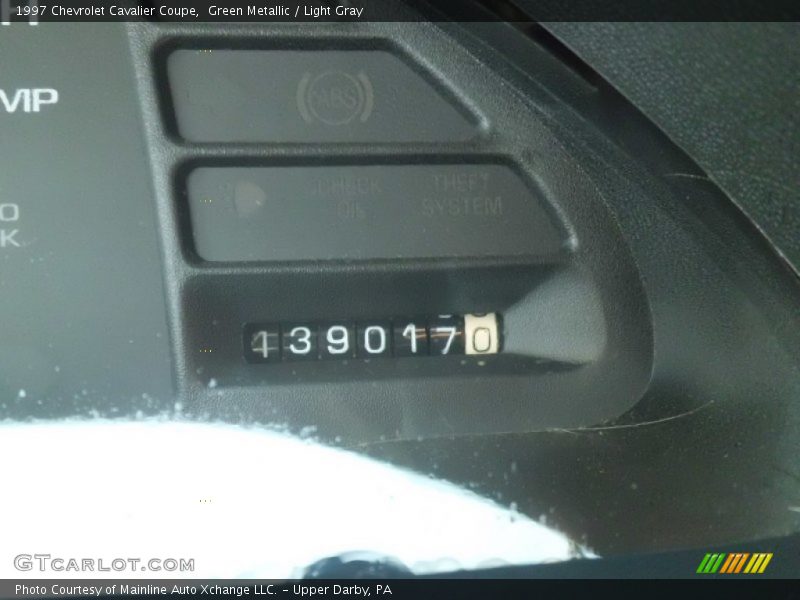 Green Metallic / Light Gray 1997 Chevrolet Cavalier Coupe