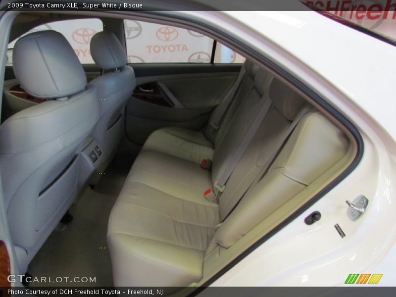 Super White / Bisque 2009 Toyota Camry XLE