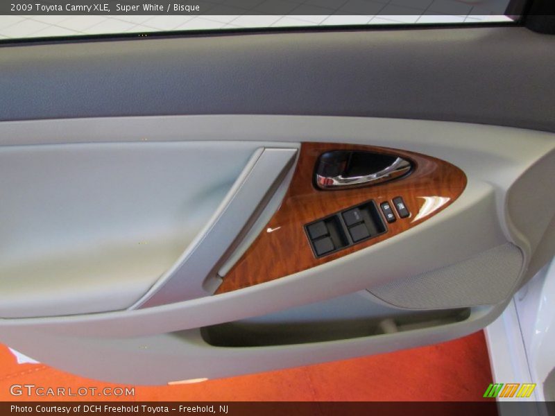 Super White / Bisque 2009 Toyota Camry XLE
