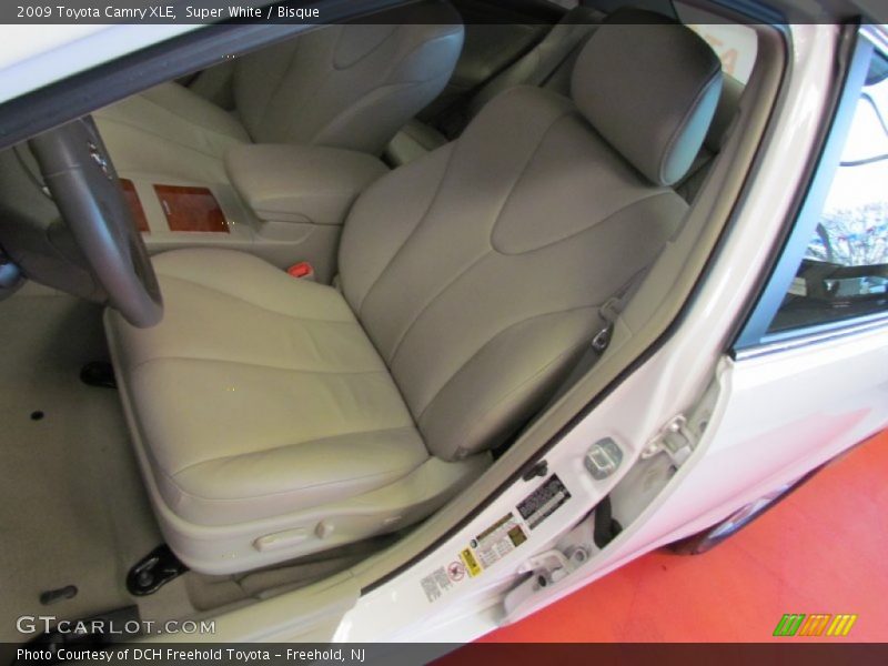 Super White / Bisque 2009 Toyota Camry XLE