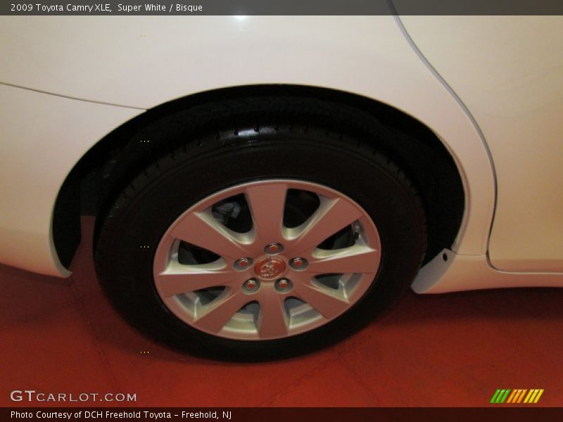 Super White / Bisque 2009 Toyota Camry XLE