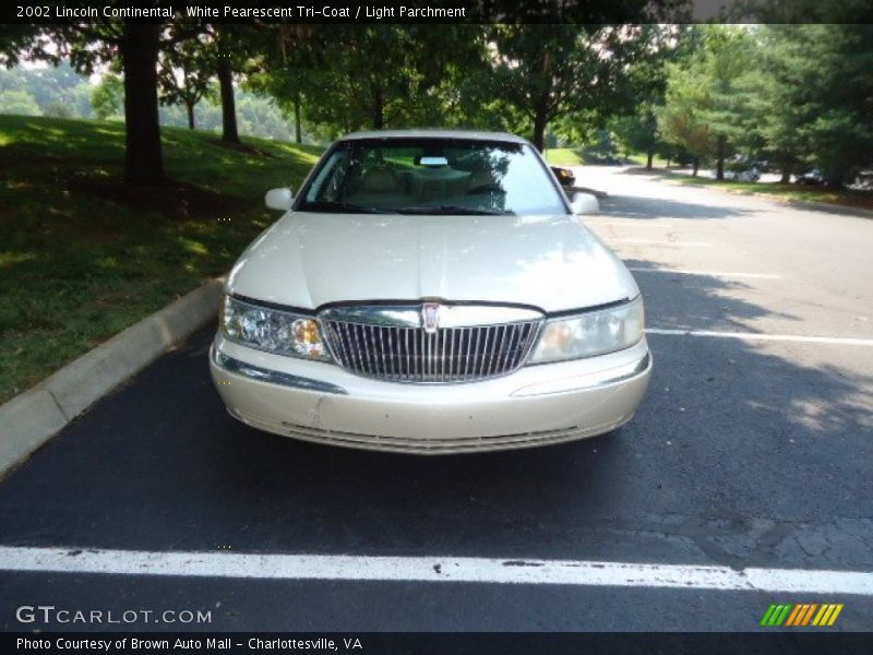 White Pearescent Tri-Coat / Light Parchment 2002 Lincoln Continental