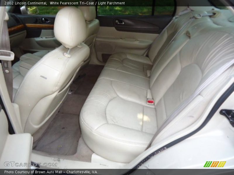 White Pearescent Tri-Coat / Light Parchment 2002 Lincoln Continental