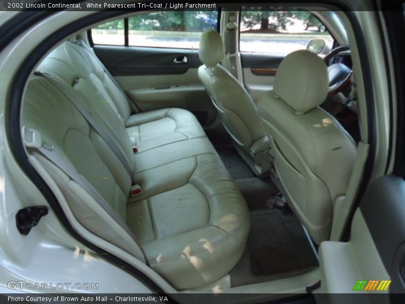 White Pearescent Tri-Coat / Light Parchment 2002 Lincoln Continental