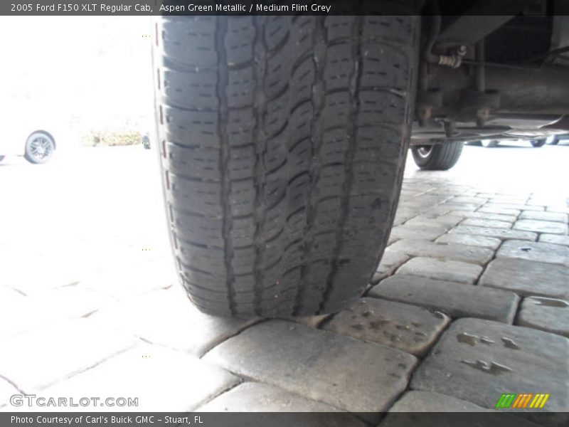 Aspen Green Metallic / Medium Flint Grey 2005 Ford F150 XLT Regular Cab
