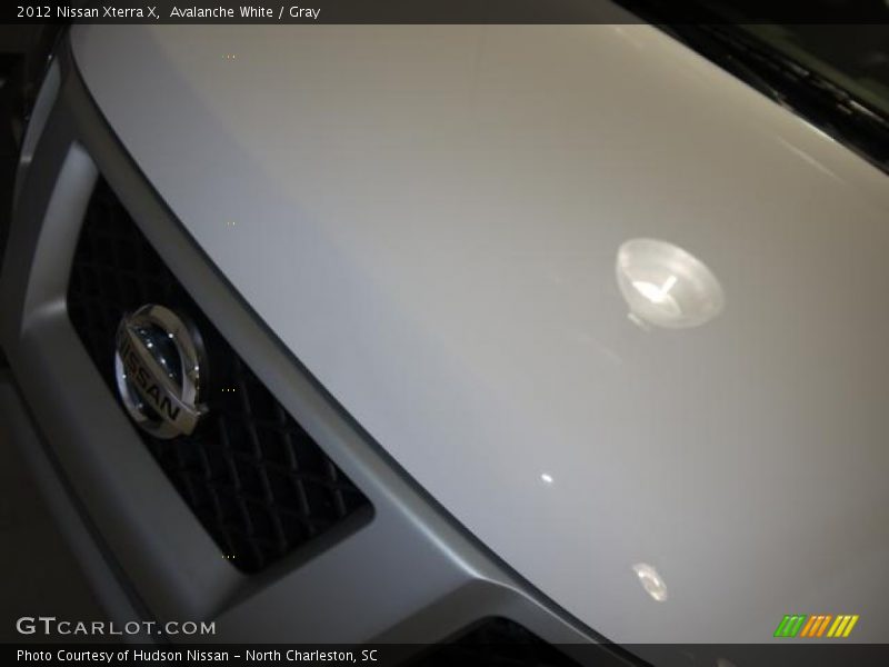 Avalanche White / Gray 2012 Nissan Xterra X