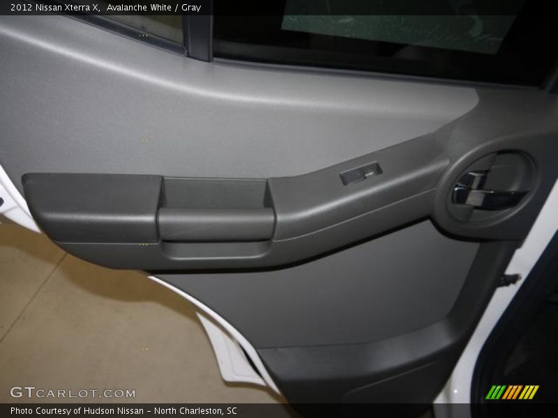 Avalanche White / Gray 2012 Nissan Xterra X