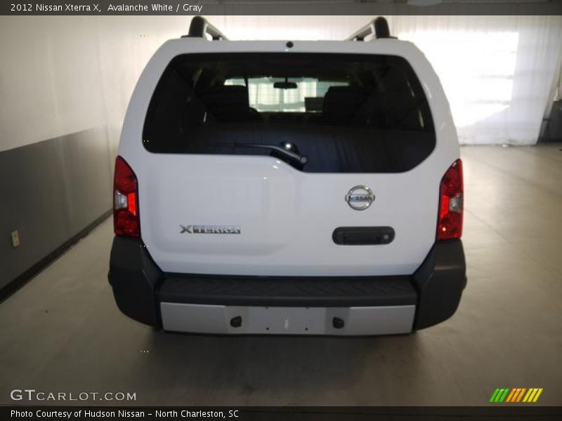 Avalanche White / Gray 2012 Nissan Xterra X