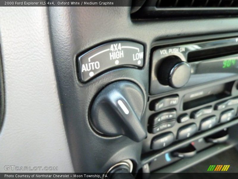 Oxford White / Medium Graphite 2000 Ford Explorer XLS 4x4