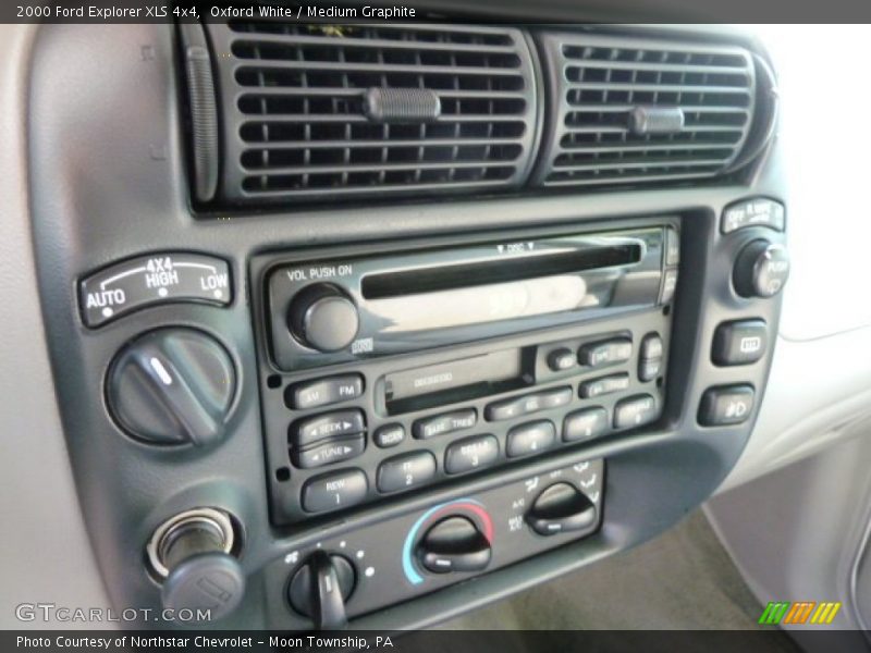 Oxford White / Medium Graphite 2000 Ford Explorer XLS 4x4